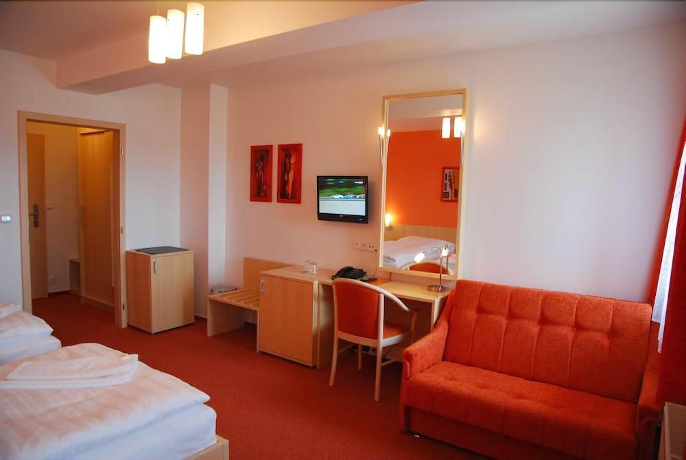 Hotel Senimo ออลอโมตซ์ ภายนอก รูปภาพ