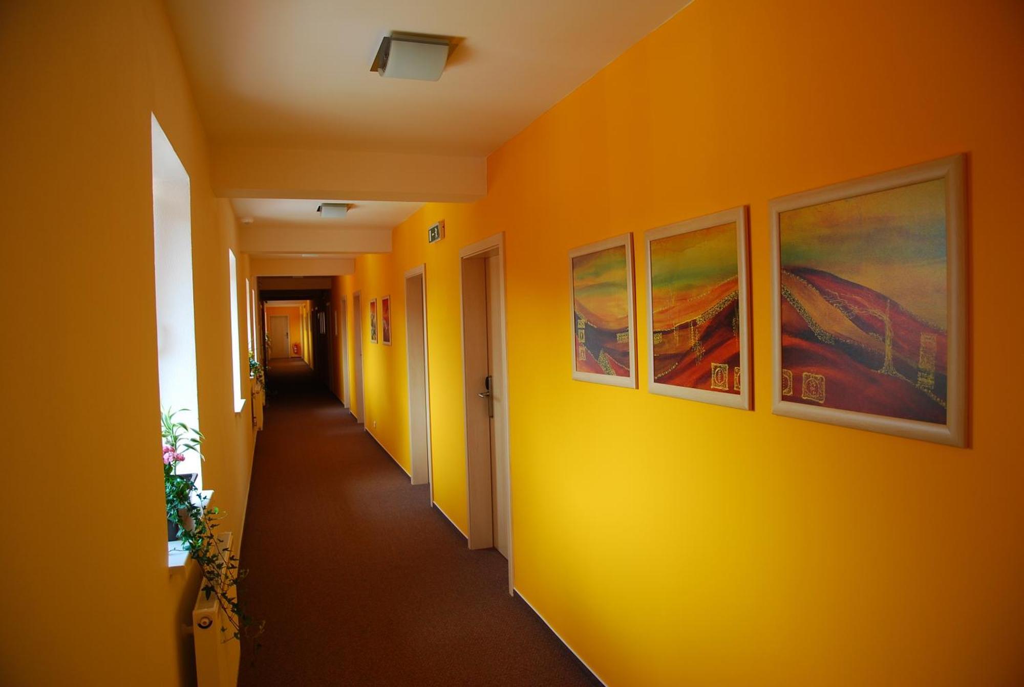 Hotel Senimo ออลอโมตซ์ ภายนอก รูปภาพ