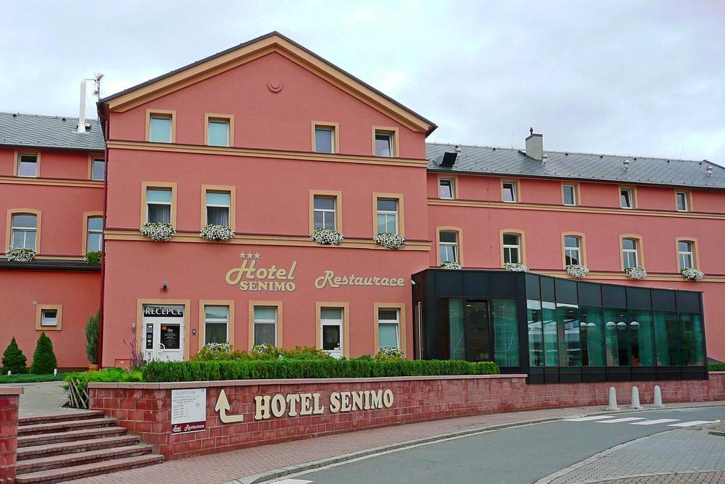 Hotel Senimo ออลอโมตซ์ ภายนอก รูปภาพ