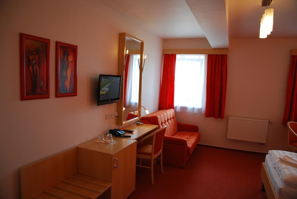 Hotel Senimo ออลอโมตซ์ ภายนอก รูปภาพ
