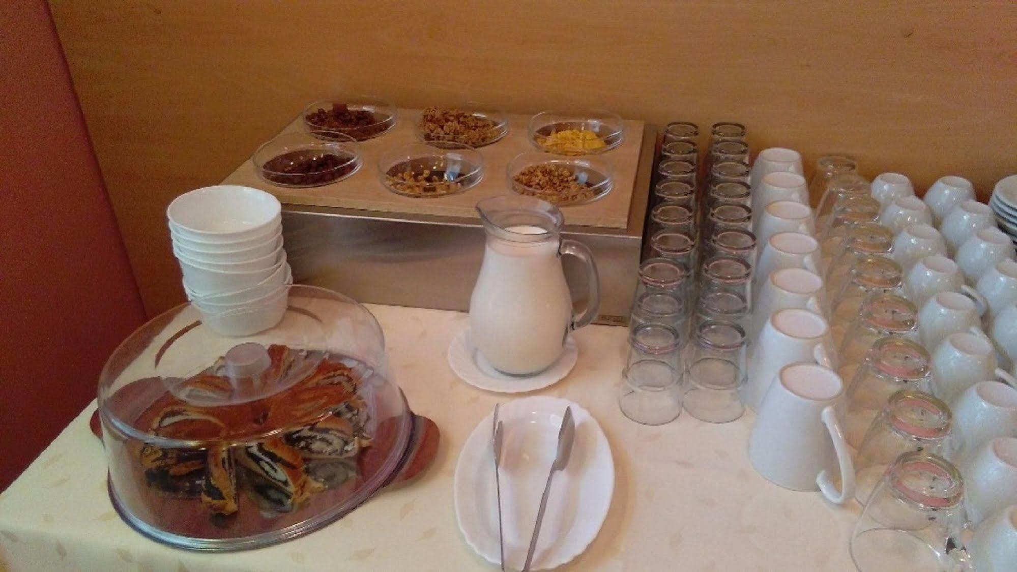 Hotel Senimo ออลอโมตซ์ ภายนอก รูปภาพ